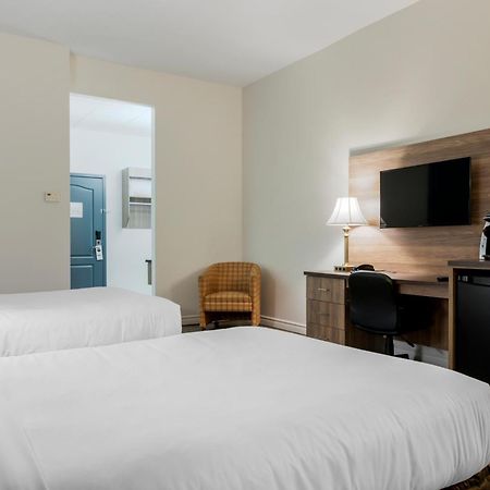 Econo Lodge Inn & Suites Montmagny Bagian luar foto
