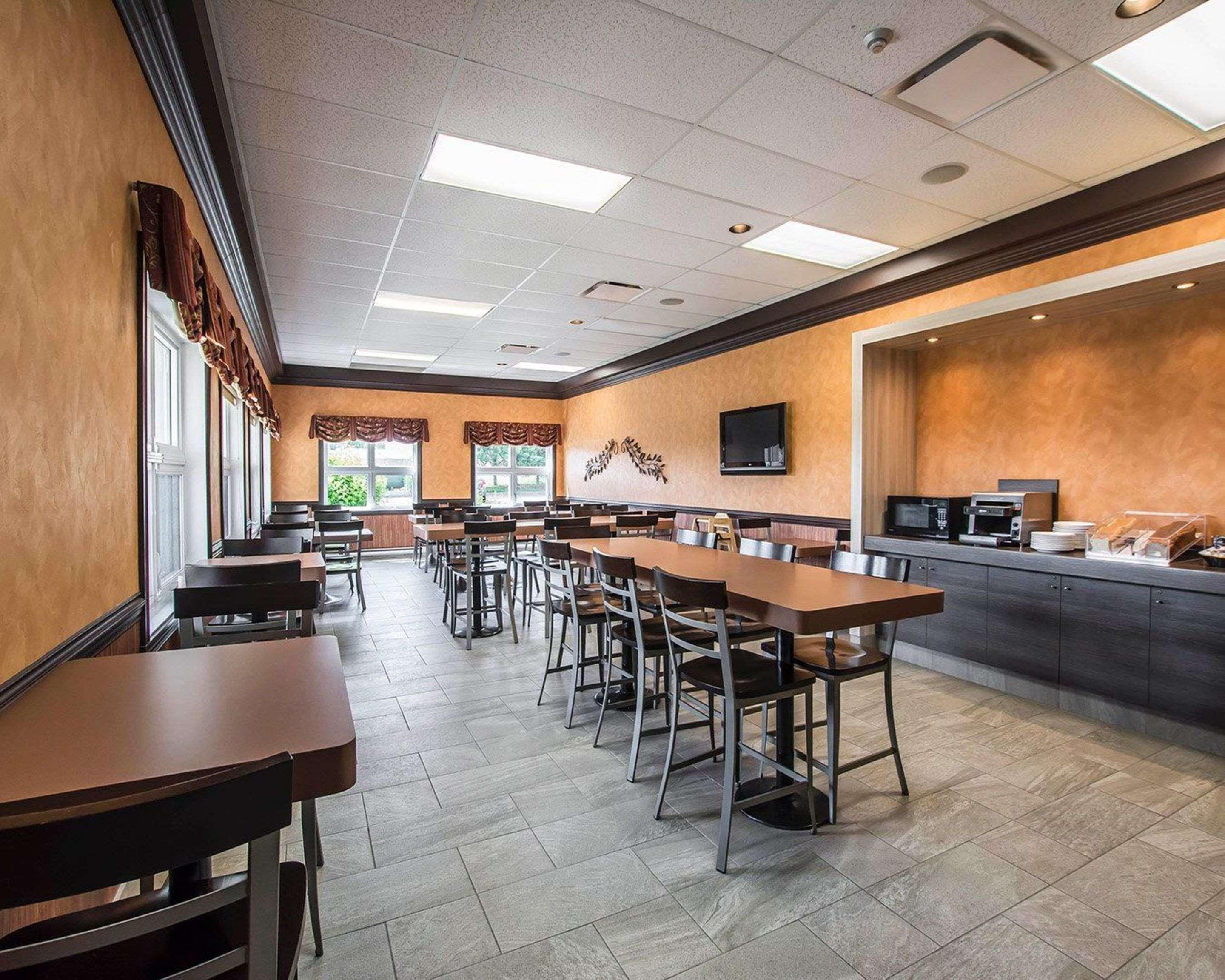 Econo Lodge Inn & Suites Montmagny Bagian luar foto