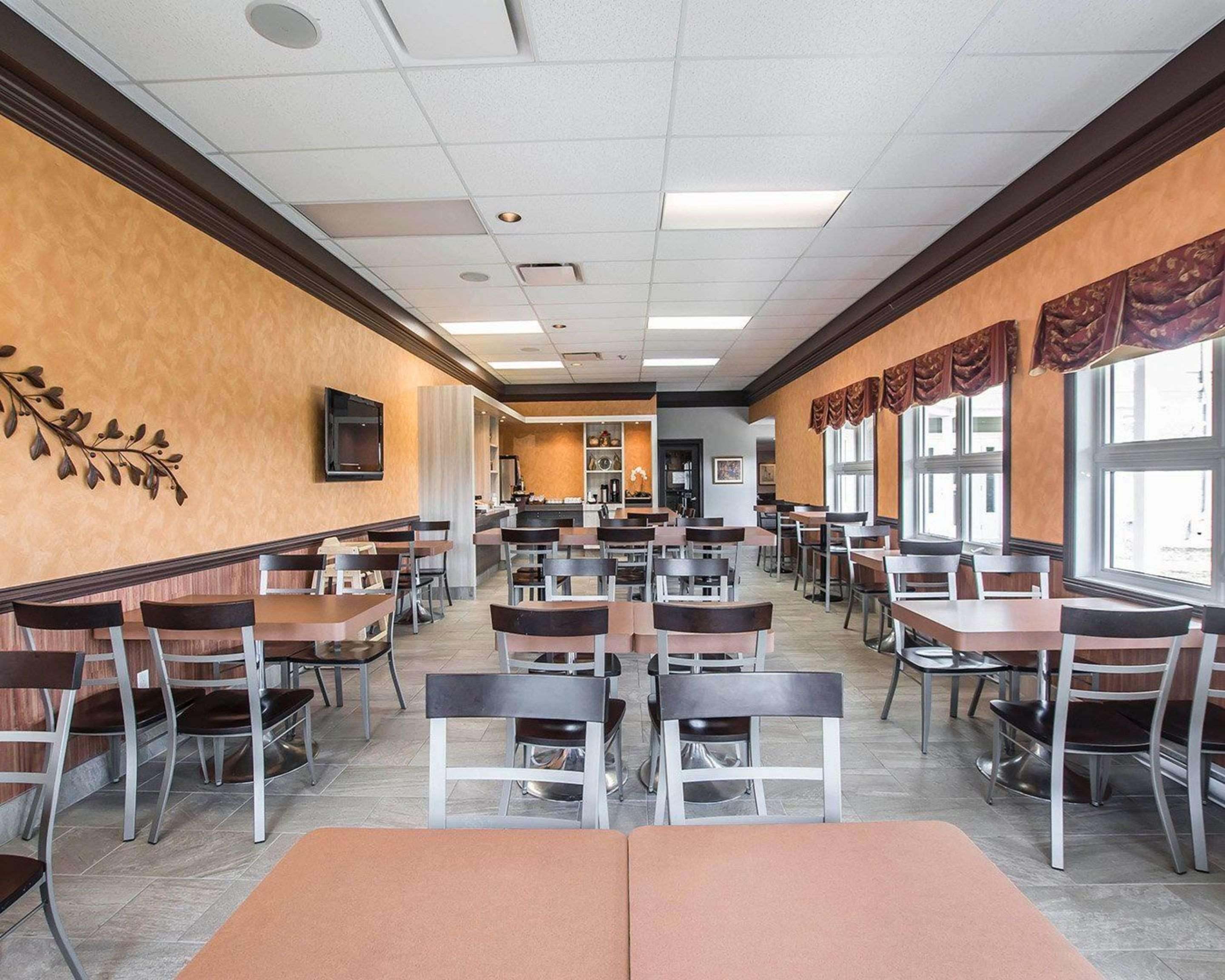Econo Lodge Inn & Suites Montmagny Bagian luar foto