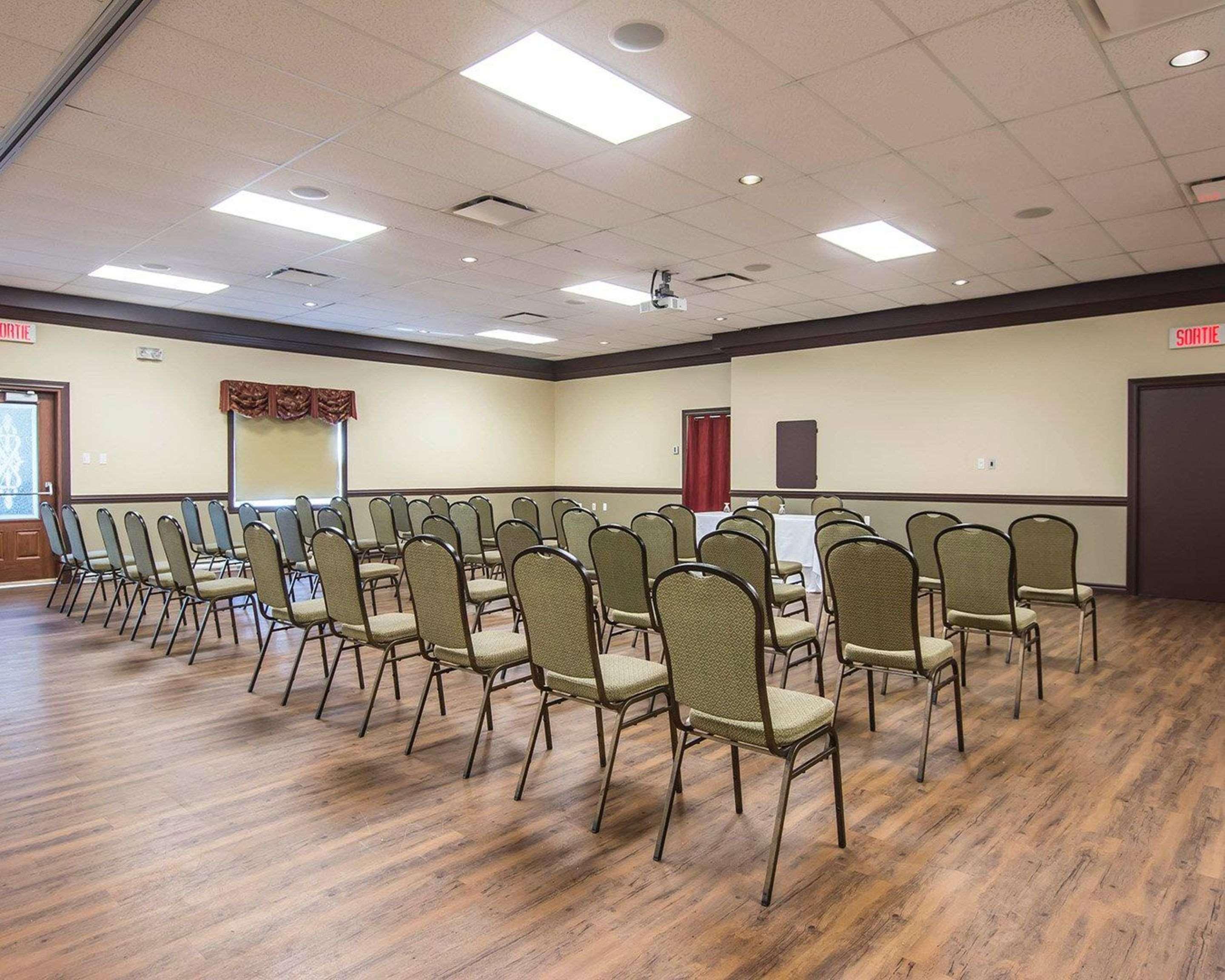 Econo Lodge Inn & Suites Montmagny Bagian luar foto