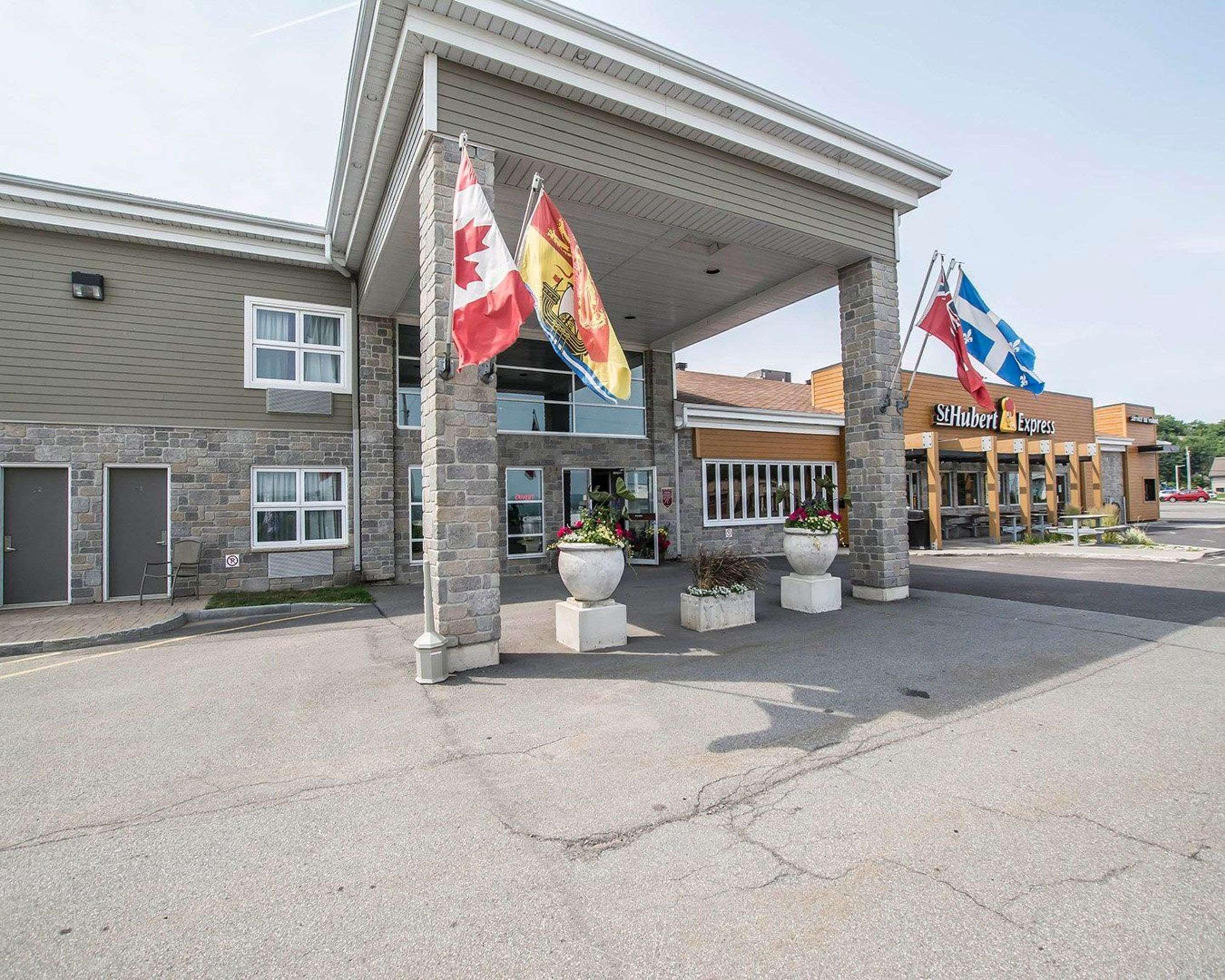 Econo Lodge Inn & Suites Montmagny Bagian luar foto