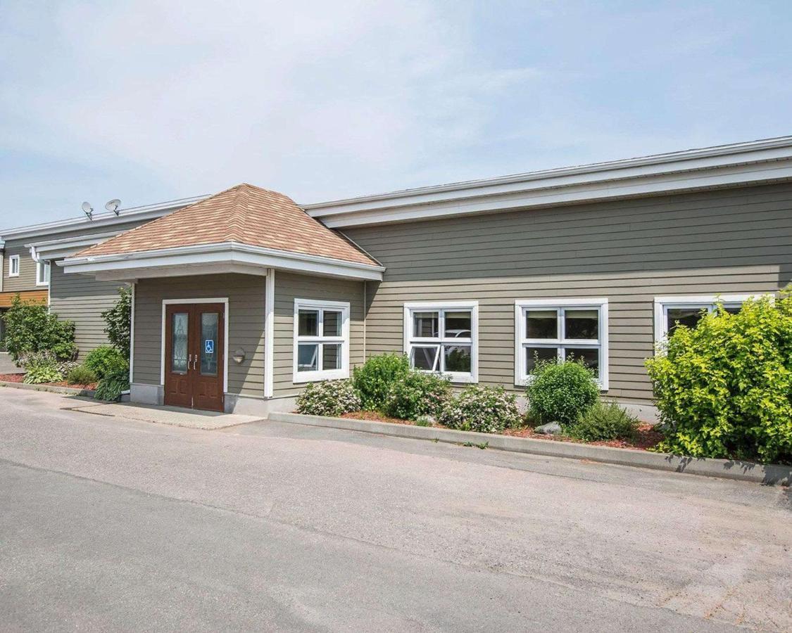 Econo Lodge Inn & Suites Montmagny Bagian luar foto