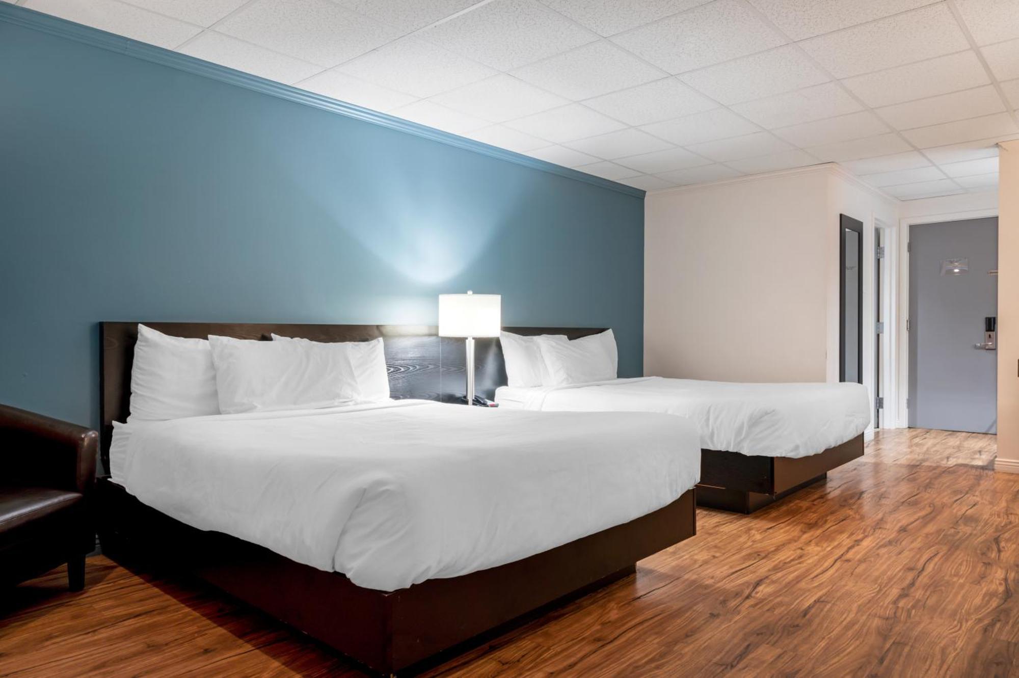 Econo Lodge Inn & Suites Montmagny Bagian luar foto