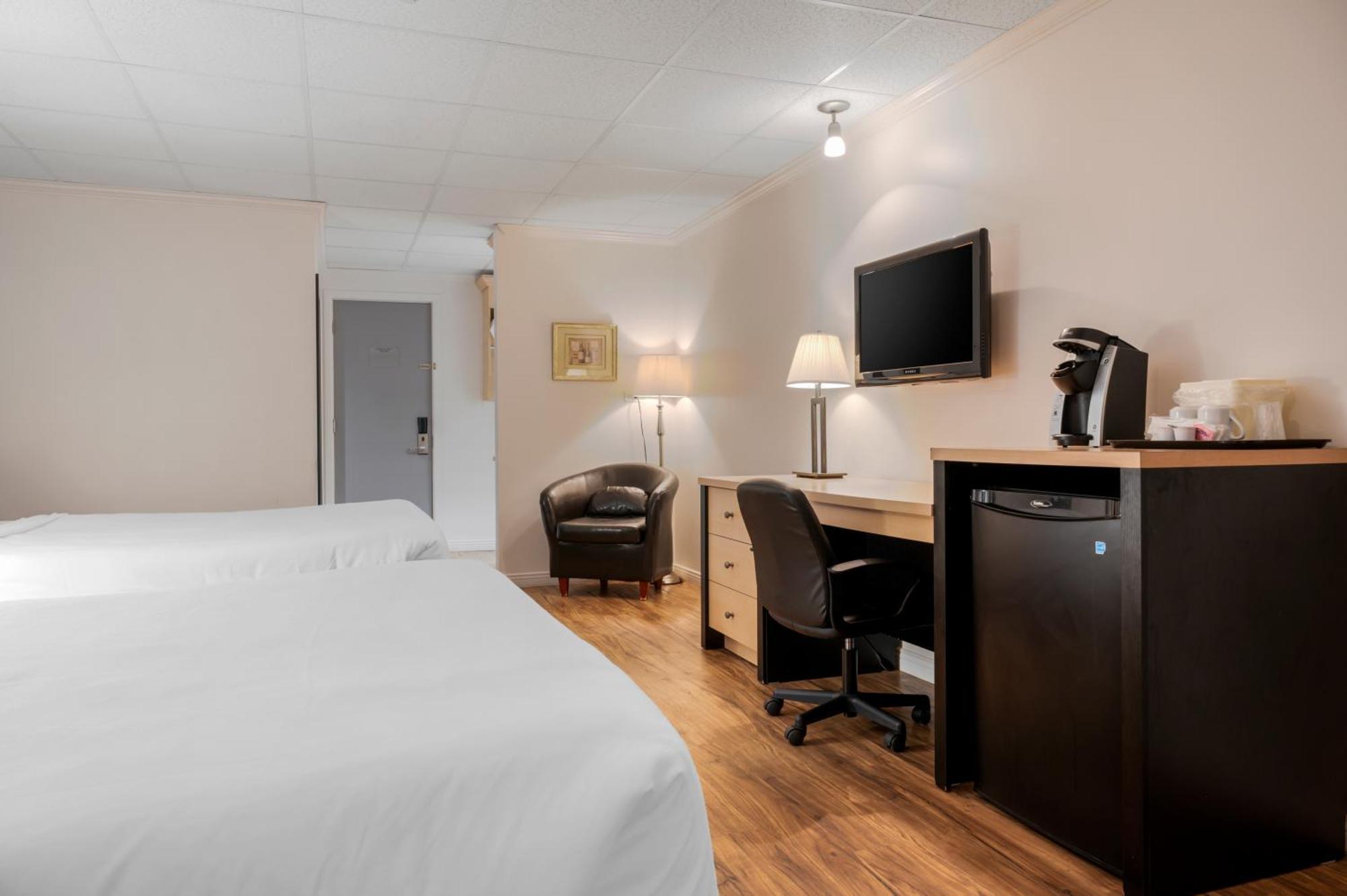 Econo Lodge Inn & Suites Montmagny Bagian luar foto
