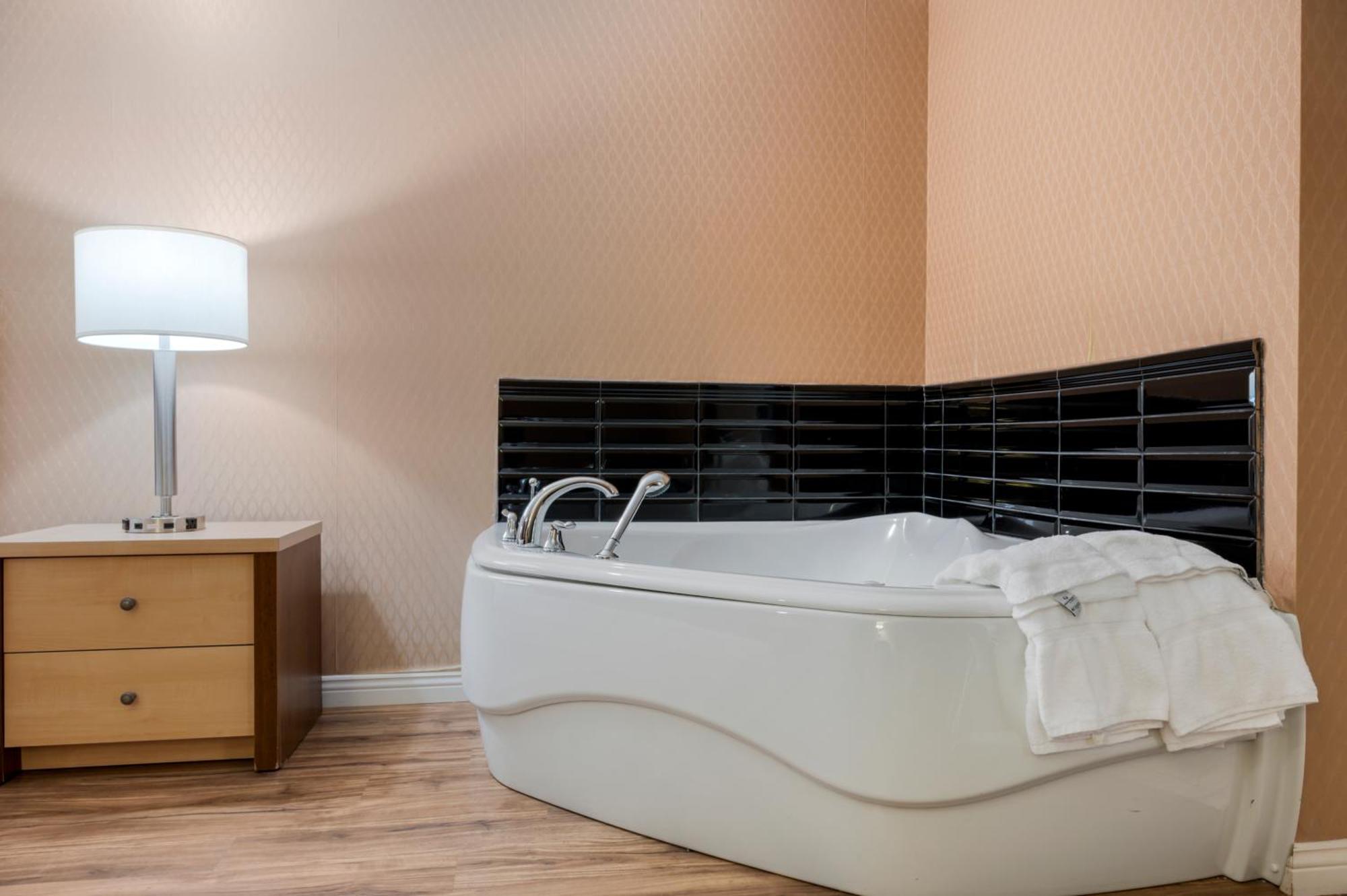 Econo Lodge Inn & Suites Montmagny Bagian luar foto