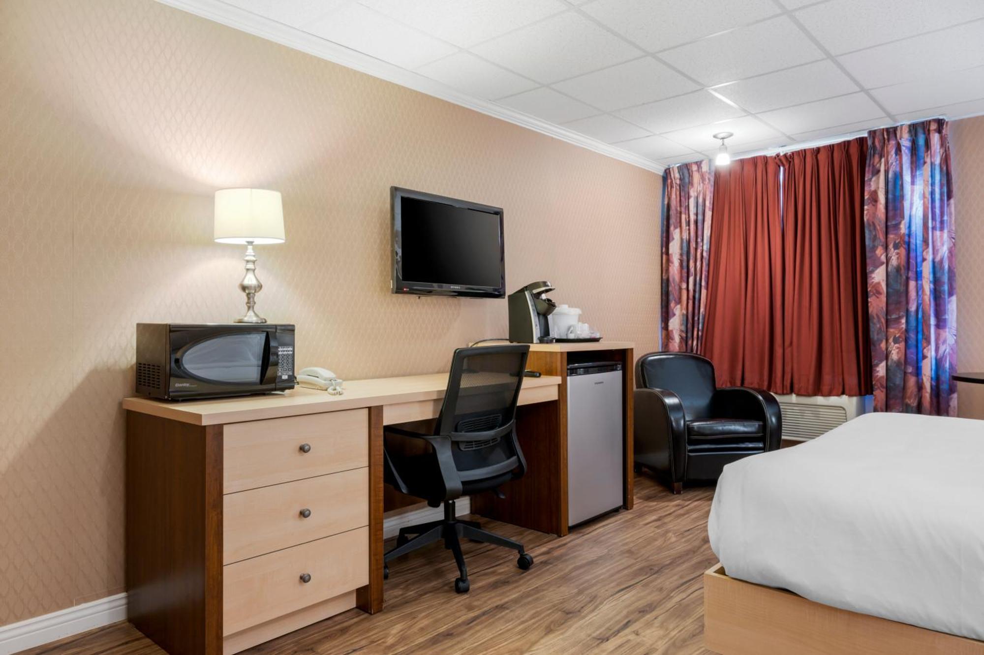 Econo Lodge Inn & Suites Montmagny Bagian luar foto