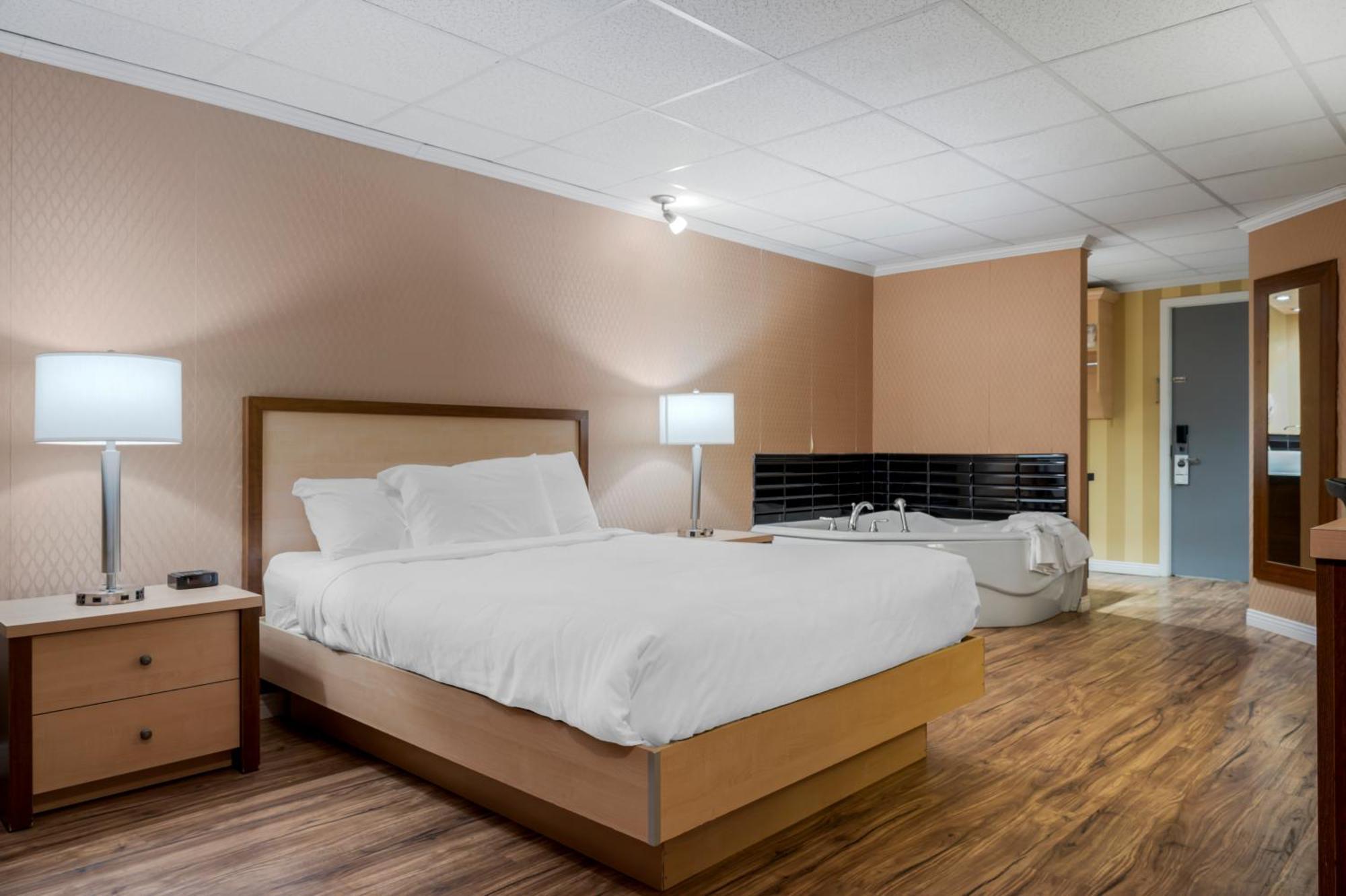 Econo Lodge Inn & Suites Montmagny Bagian luar foto