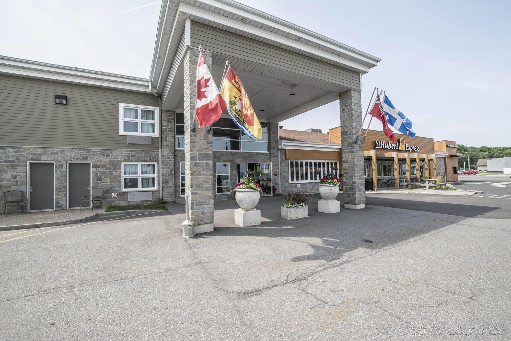 Econo Lodge Inn & Suites Montmagny Bagian luar foto