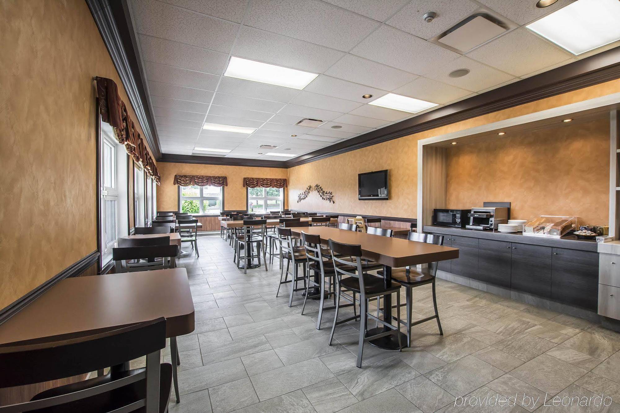 Econo Lodge Inn & Suites Montmagny Bagian luar foto