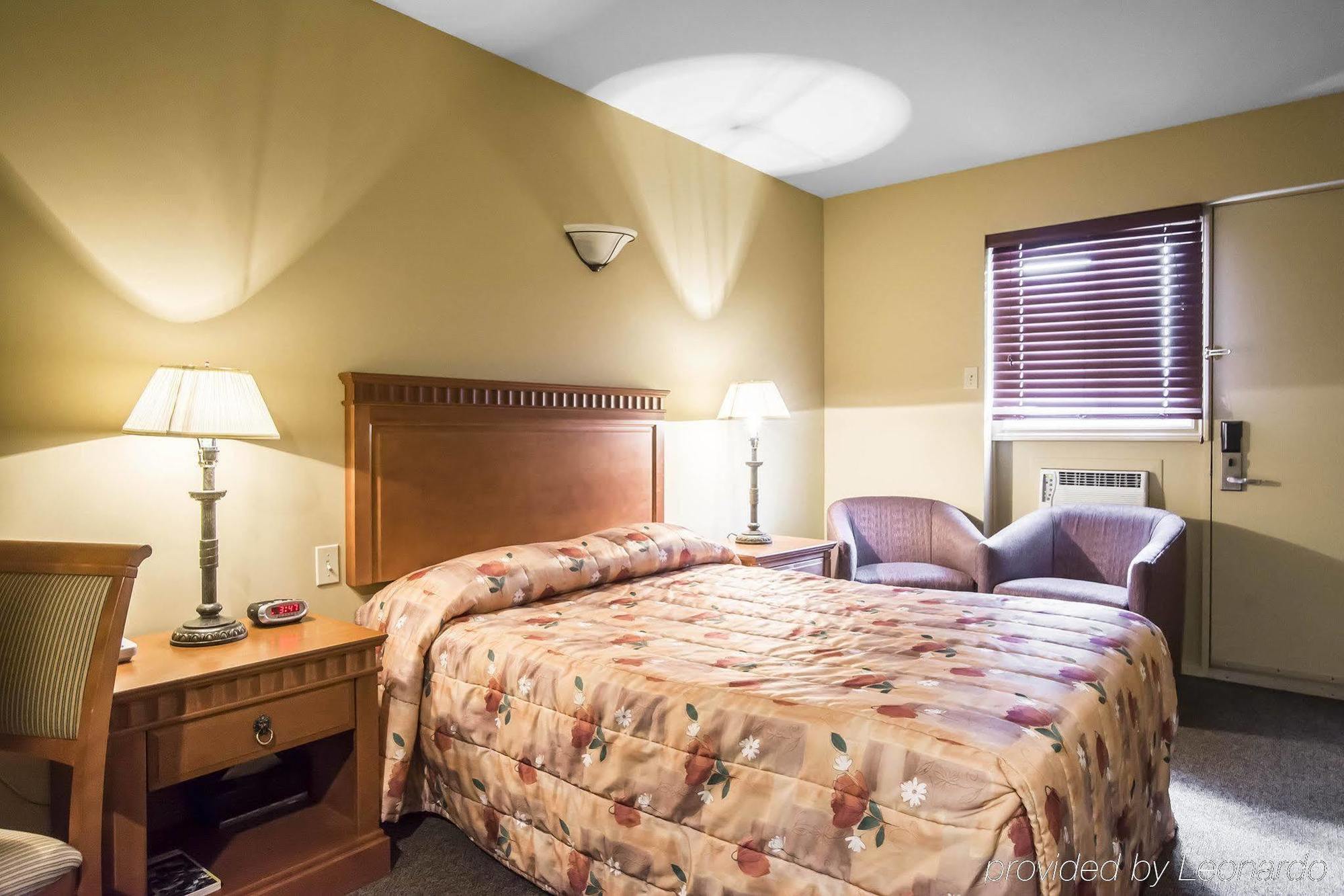 Econo Lodge Inn & Suites Montmagny Bagian luar foto
