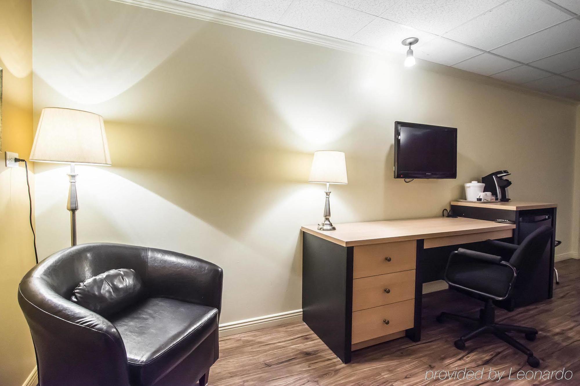 Econo Lodge Inn & Suites Montmagny Bagian luar foto