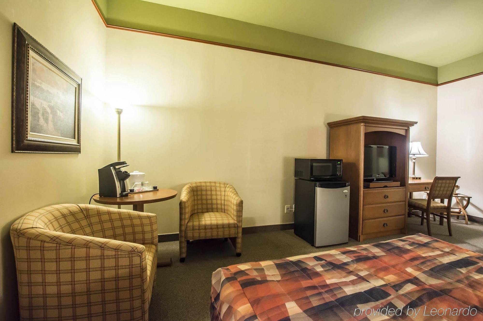 Econo Lodge Inn & Suites Montmagny Bagian luar foto