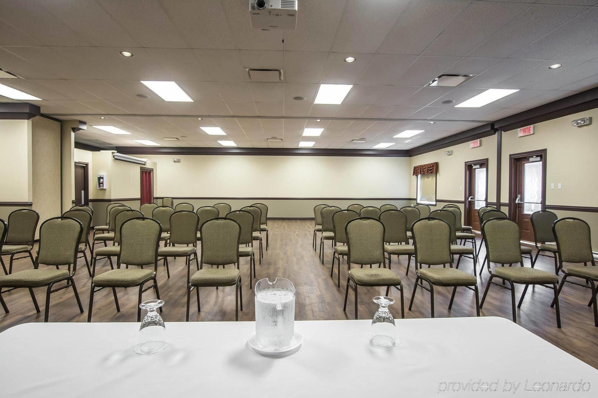 Econo Lodge Inn & Suites Montmagny Bagian luar foto