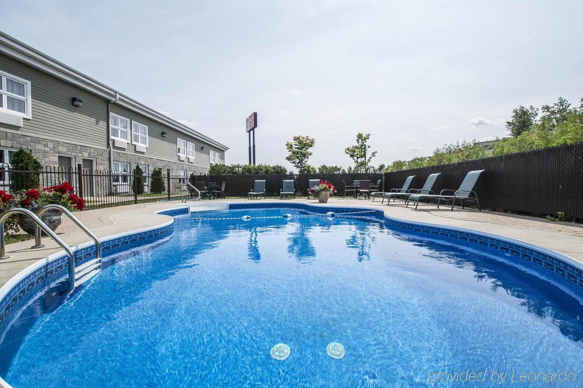 Econo Lodge Inn & Suites Montmagny Bagian luar foto